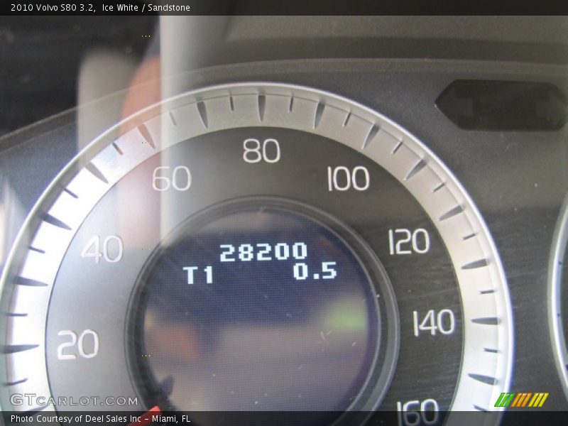 Ice White / Sandstone 2010 Volvo S80 3.2