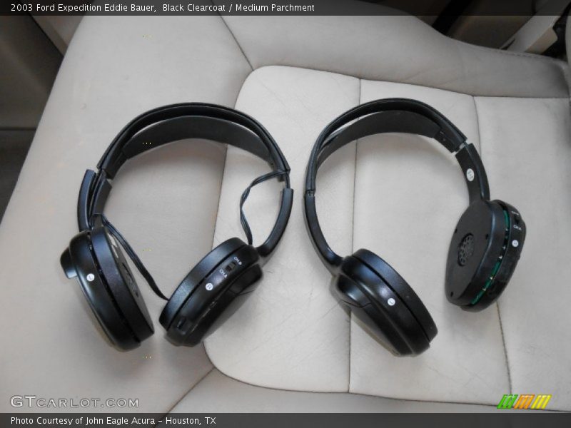 Black Clearcoat / Medium Parchment 2003 Ford Expedition Eddie Bauer