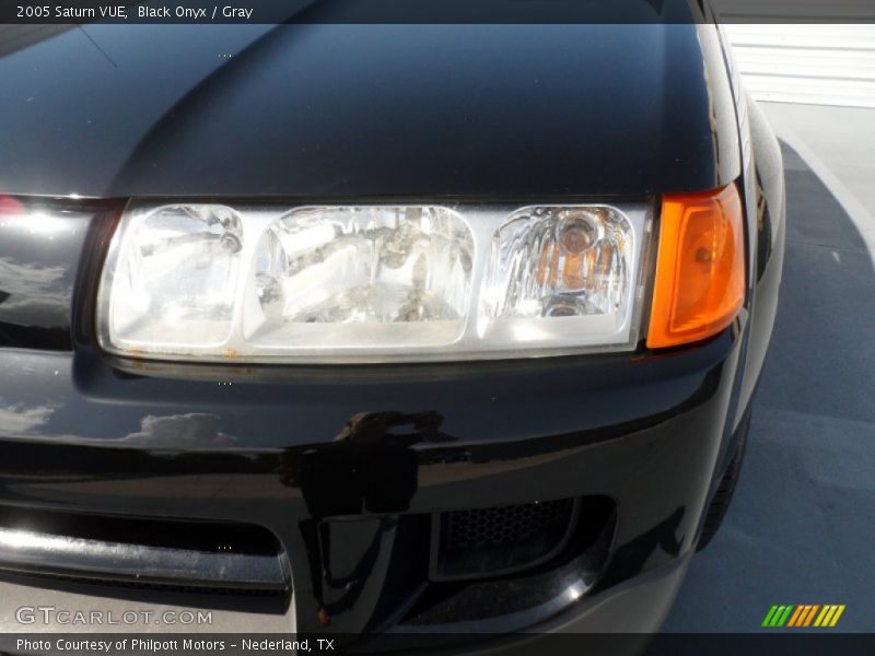 Black Onyx / Gray 2005 Saturn VUE