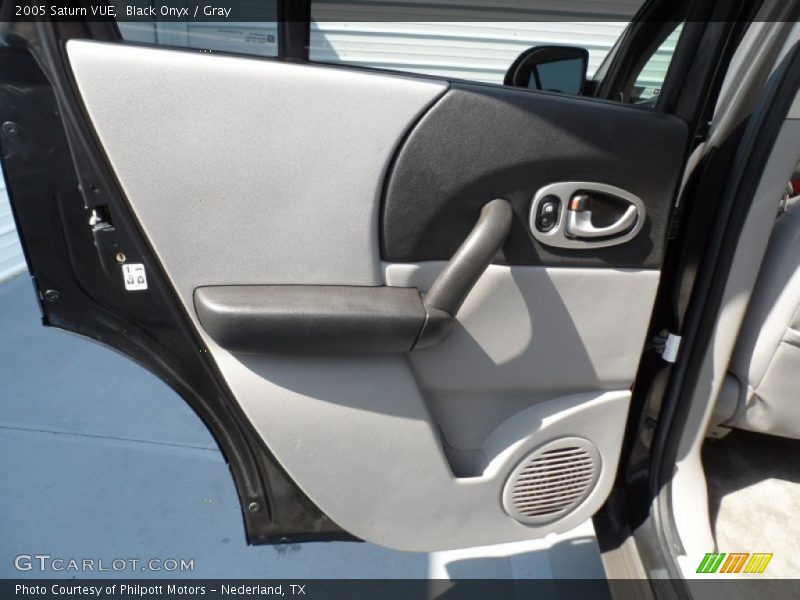 Black Onyx / Gray 2005 Saturn VUE