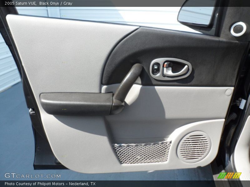 Black Onyx / Gray 2005 Saturn VUE