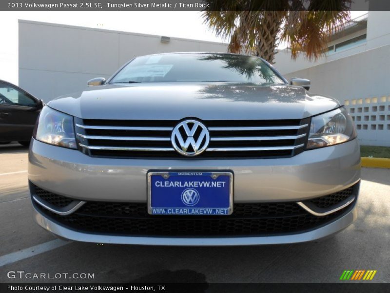 Tungsten Silver Metallic / Titan Black 2013 Volkswagen Passat 2.5L SE