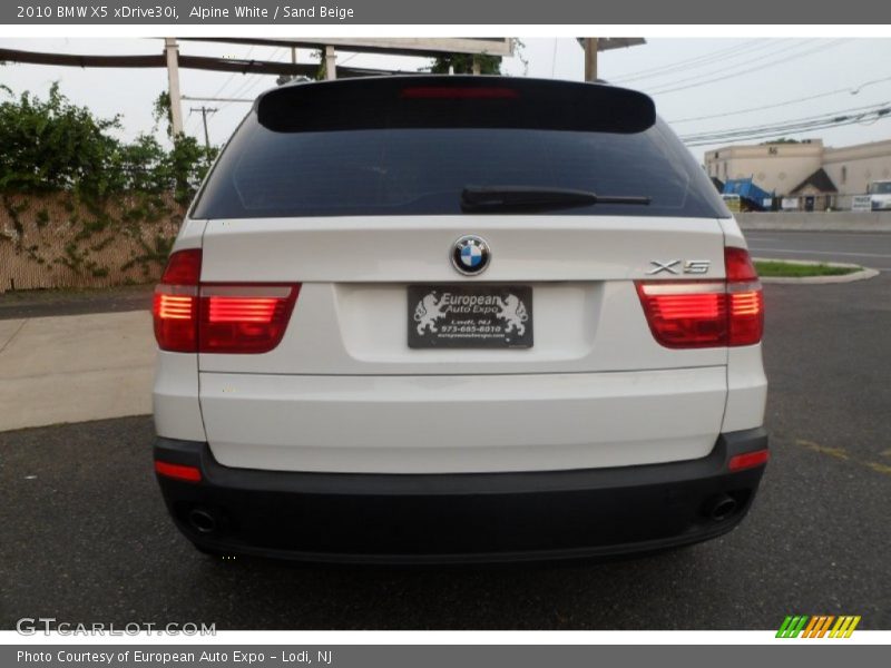 Alpine White / Sand Beige 2010 BMW X5 xDrive30i