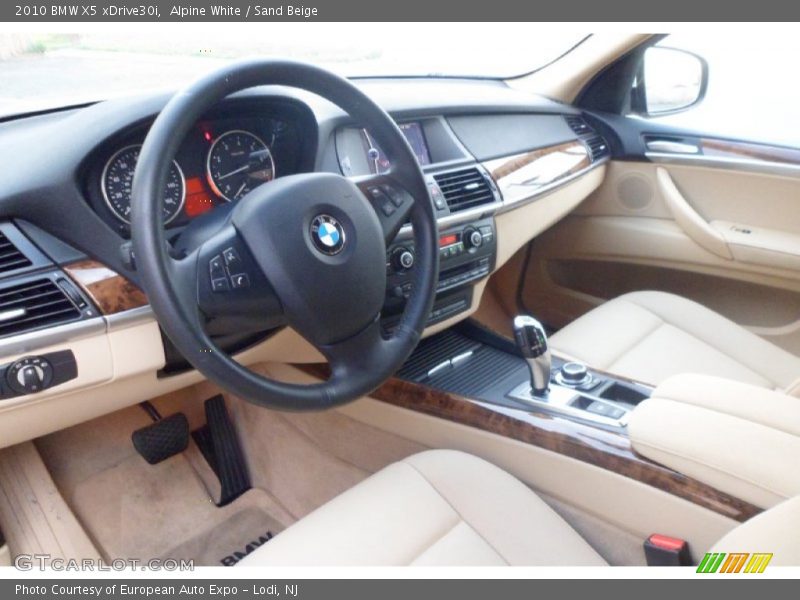 Alpine White / Sand Beige 2010 BMW X5 xDrive30i