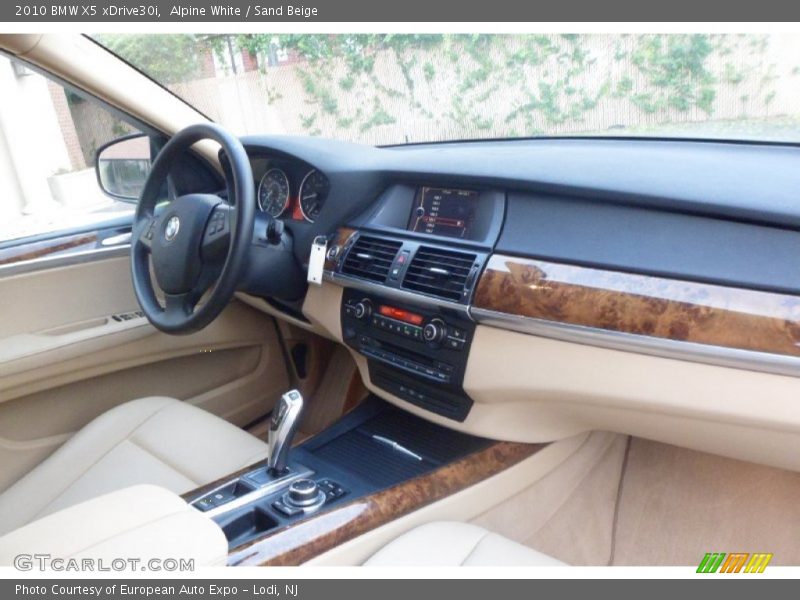 Alpine White / Sand Beige 2010 BMW X5 xDrive30i