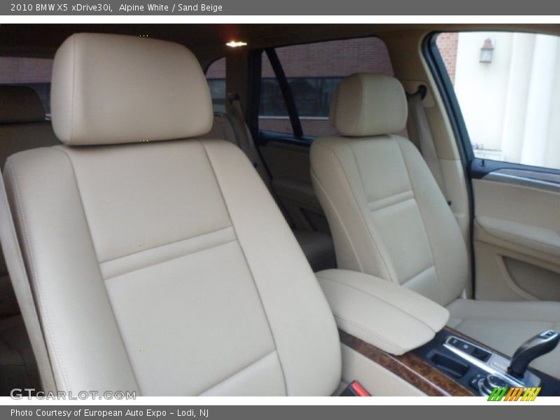 Alpine White / Sand Beige 2010 BMW X5 xDrive30i
