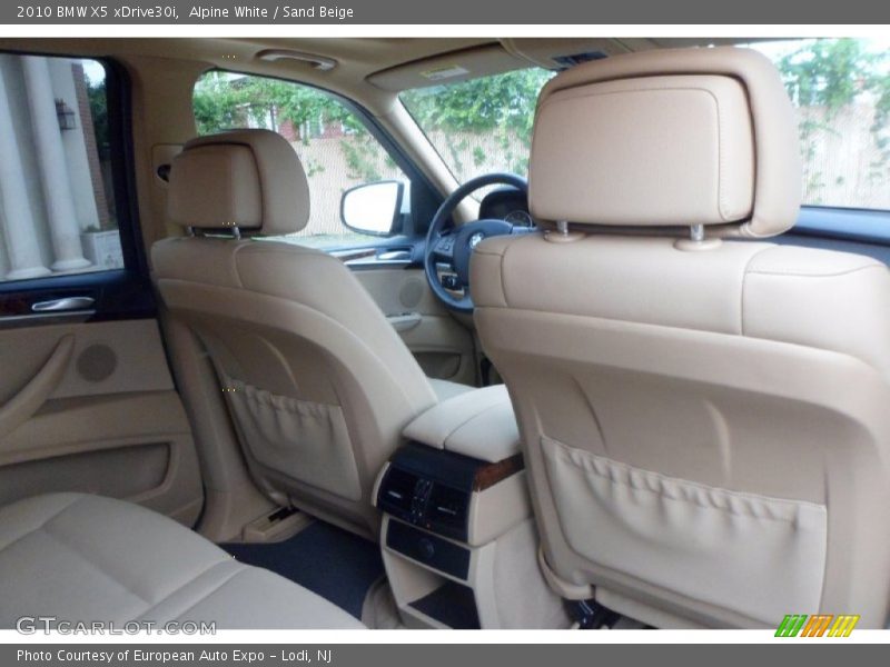 Alpine White / Sand Beige 2010 BMW X5 xDrive30i