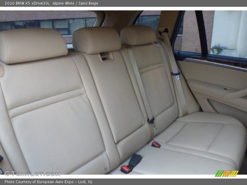 Alpine White / Sand Beige 2010 BMW X5 xDrive30i