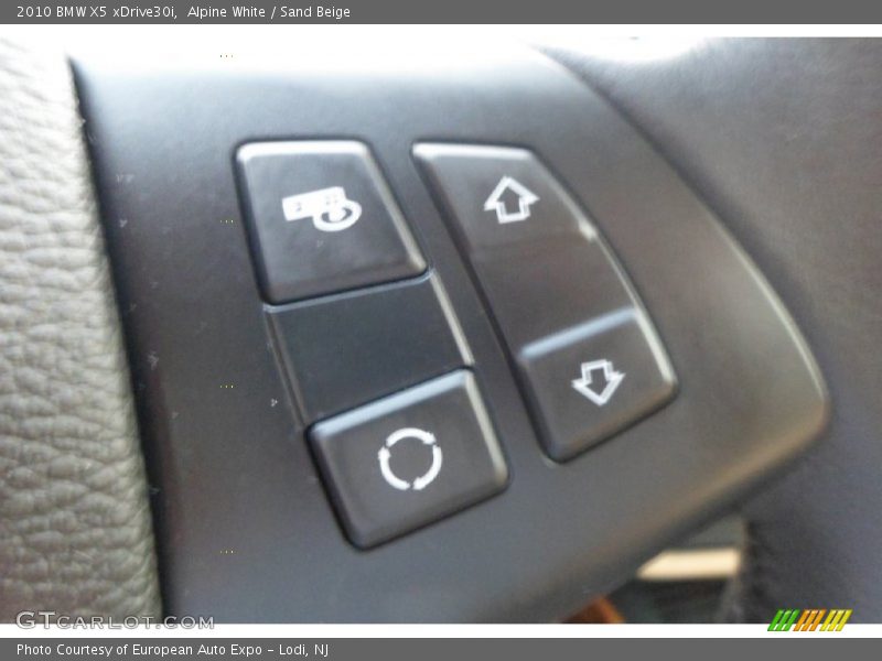 Alpine White / Sand Beige 2010 BMW X5 xDrive30i