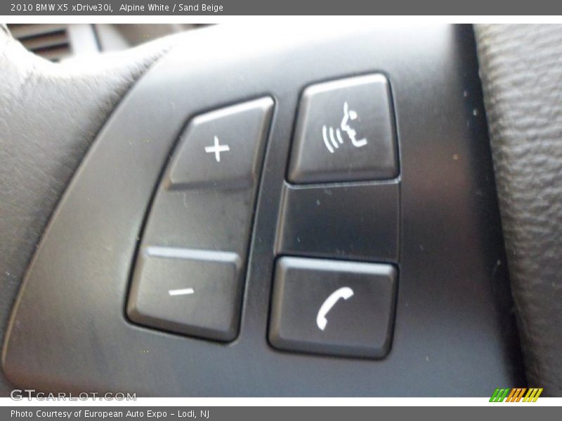 Alpine White / Sand Beige 2010 BMW X5 xDrive30i