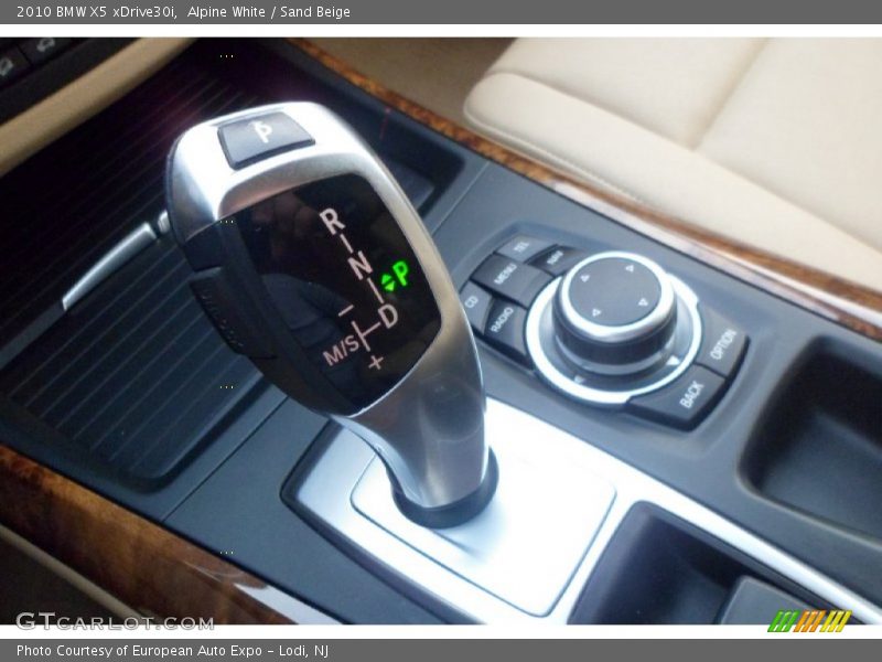 Alpine White / Sand Beige 2010 BMW X5 xDrive30i