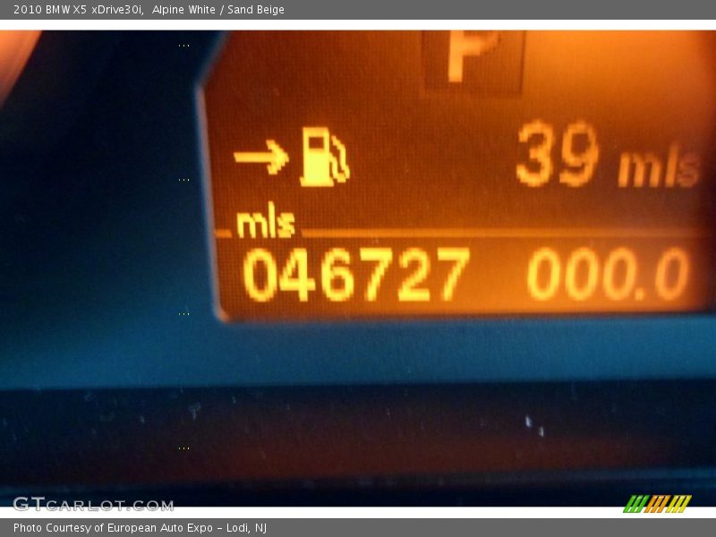 Alpine White / Sand Beige 2010 BMW X5 xDrive30i