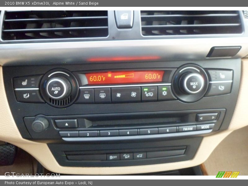 Alpine White / Sand Beige 2010 BMW X5 xDrive30i