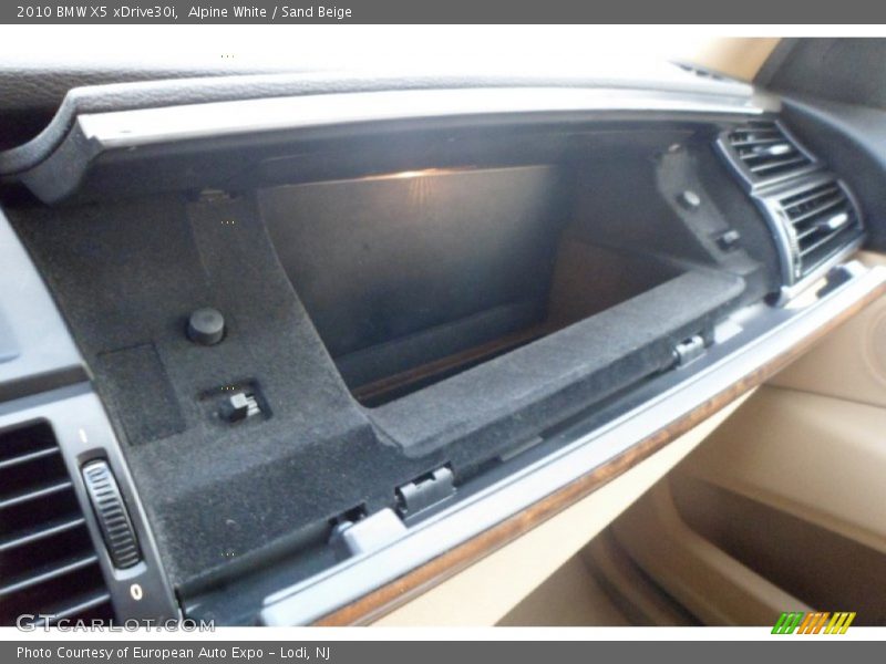 Alpine White / Sand Beige 2010 BMW X5 xDrive30i