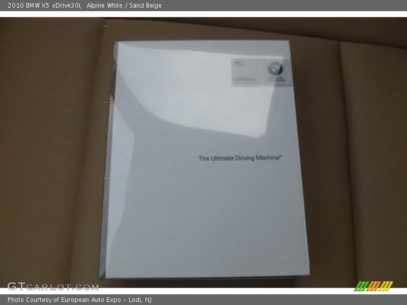 Alpine White / Sand Beige 2010 BMW X5 xDrive30i