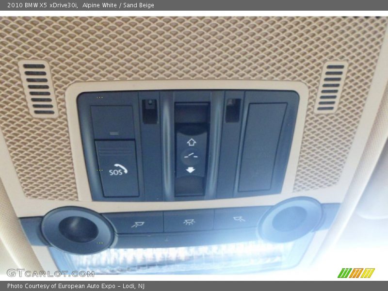 Alpine White / Sand Beige 2010 BMW X5 xDrive30i