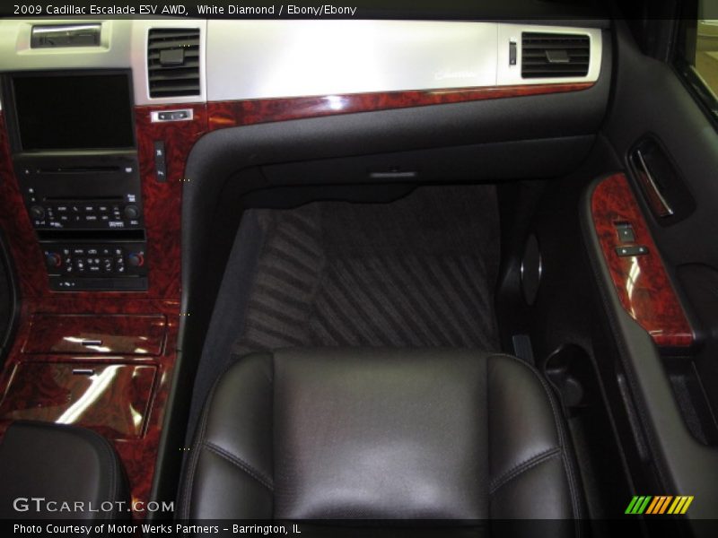 White Diamond / Ebony/Ebony 2009 Cadillac Escalade ESV AWD