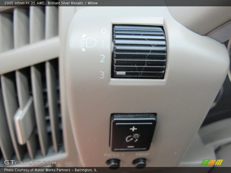 Controls of 2005 FX 35 AWD