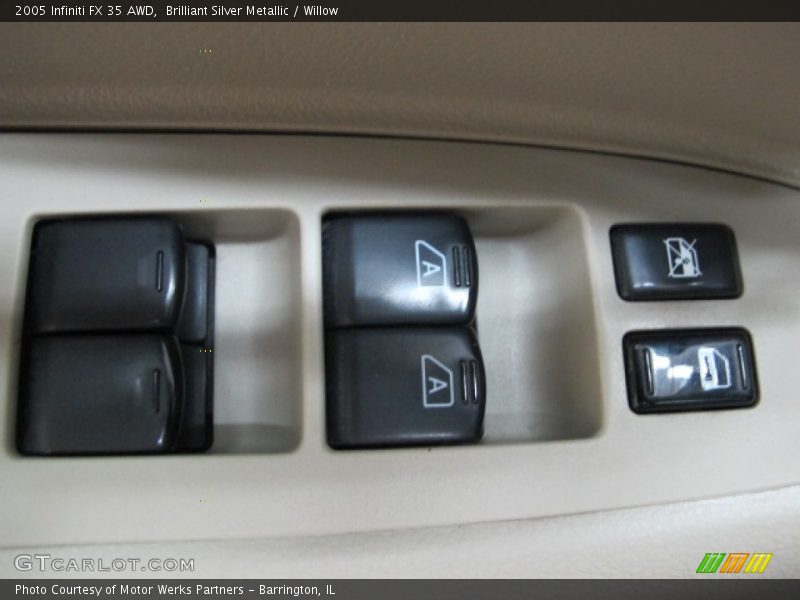 Controls of 2005 FX 35 AWD