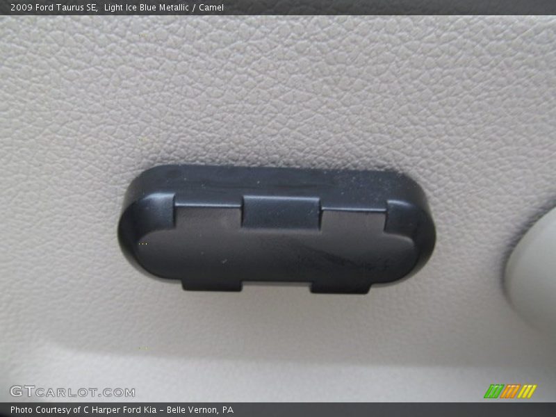 Light Ice Blue Metallic / Camel 2009 Ford Taurus SE