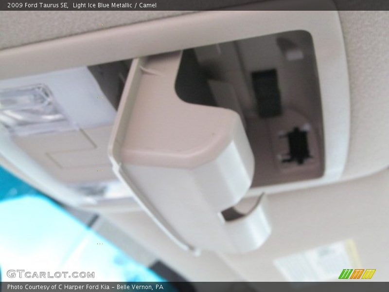 Light Ice Blue Metallic / Camel 2009 Ford Taurus SE