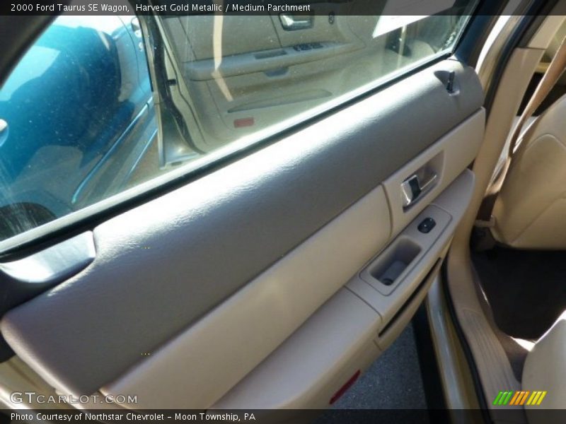 Harvest Gold Metallic / Medium Parchment 2000 Ford Taurus SE Wagon
