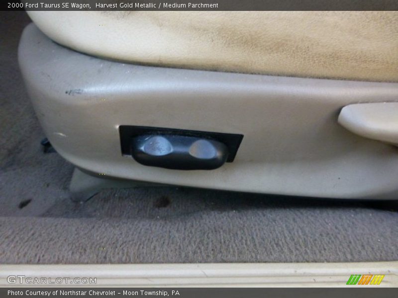 Harvest Gold Metallic / Medium Parchment 2000 Ford Taurus SE Wagon