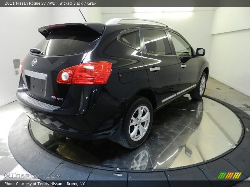 Wicked Black / Gray 2011 Nissan Rogue SV AWD