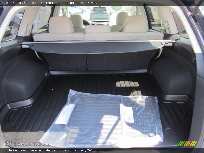 Deep Indigo Pearl / Ivory 2013 Subaru Outback 2.5i Premium