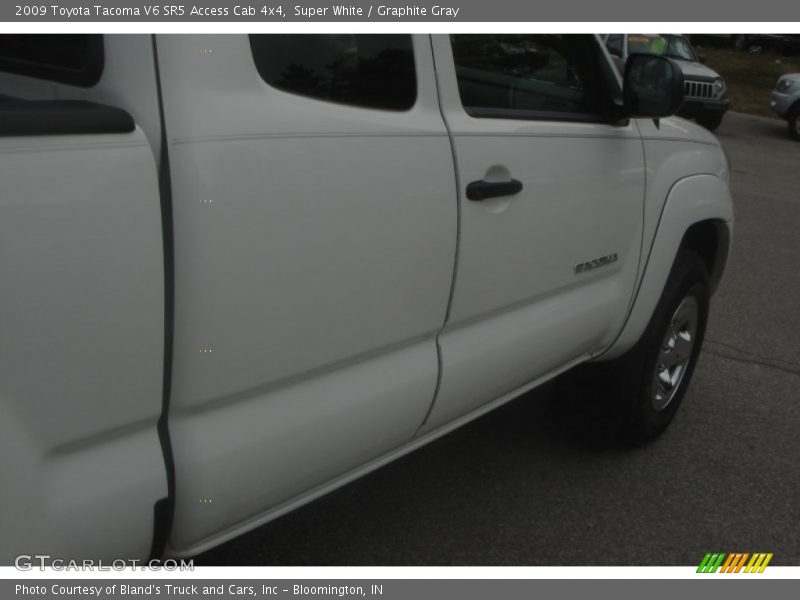 Super White / Graphite Gray 2009 Toyota Tacoma V6 SR5 Access Cab 4x4