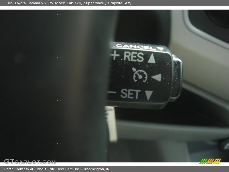 Super White / Graphite Gray 2009 Toyota Tacoma V6 SR5 Access Cab 4x4