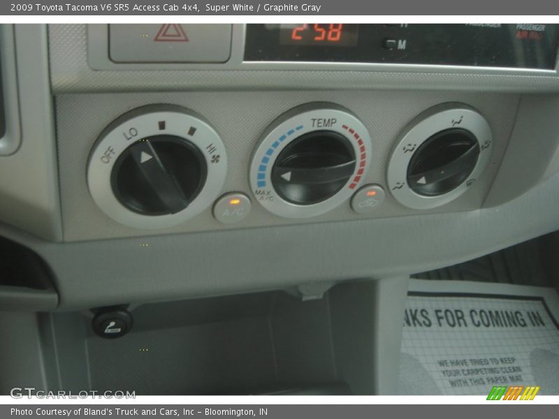 Super White / Graphite Gray 2009 Toyota Tacoma V6 SR5 Access Cab 4x4