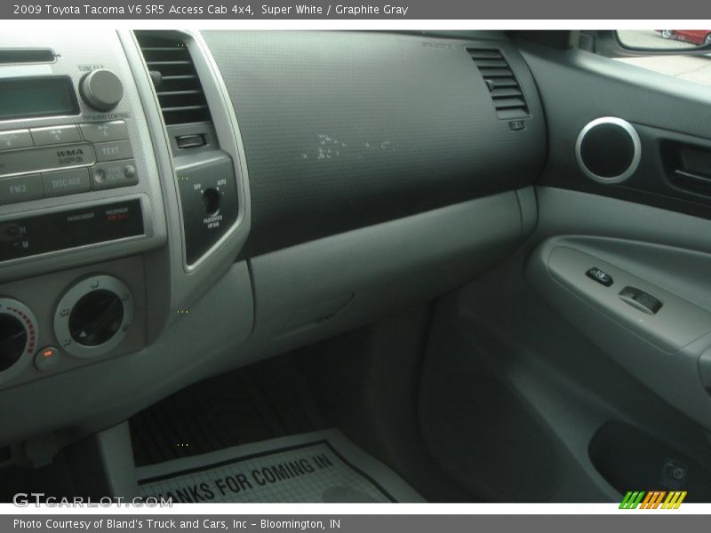 Super White / Graphite Gray 2009 Toyota Tacoma V6 SR5 Access Cab 4x4