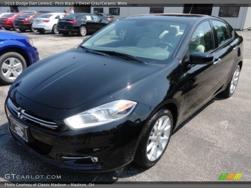 Front 3/4 View of 2013 Dart Limited