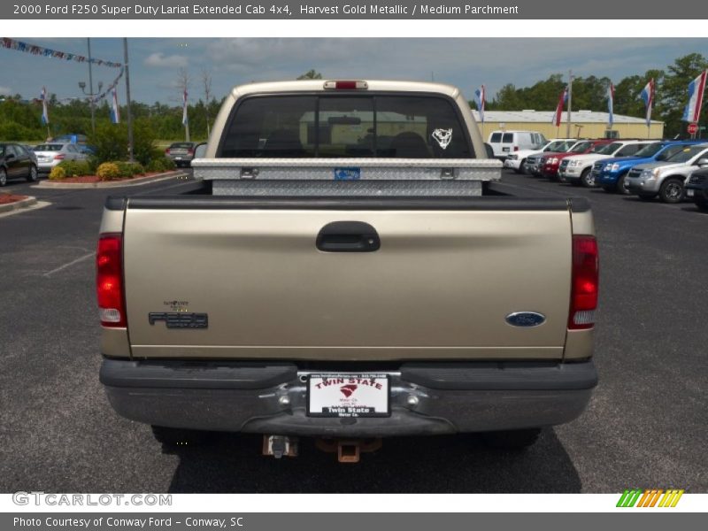 Harvest Gold Metallic / Medium Parchment 2000 Ford F250 Super Duty Lariat Extended Cab 4x4