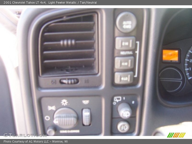Light Pewter Metallic / Tan/Neutral 2001 Chevrolet Tahoe LT 4x4