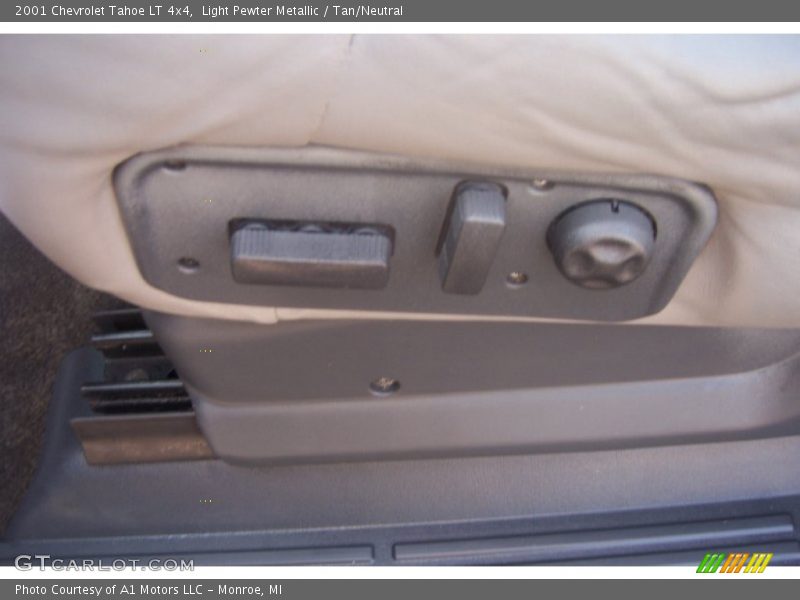 Light Pewter Metallic / Tan/Neutral 2001 Chevrolet Tahoe LT 4x4