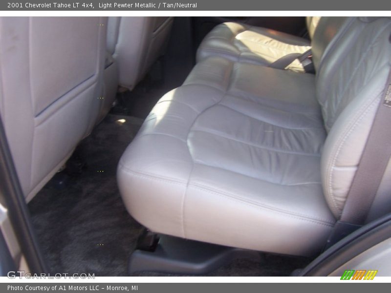 Light Pewter Metallic / Tan/Neutral 2001 Chevrolet Tahoe LT 4x4