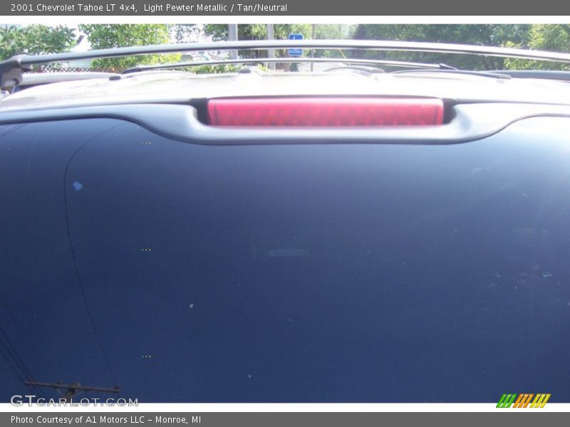 Light Pewter Metallic / Tan/Neutral 2001 Chevrolet Tahoe LT 4x4