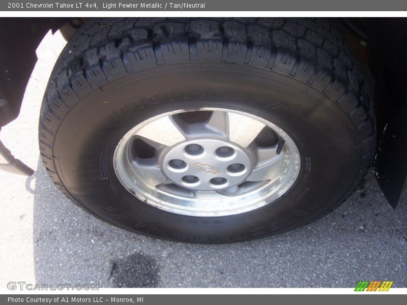 Light Pewter Metallic / Tan/Neutral 2001 Chevrolet Tahoe LT 4x4