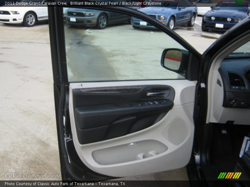 Brilliant Black Crystal Pearl / Black/Light Graystone 2011 Dodge Grand Caravan Crew