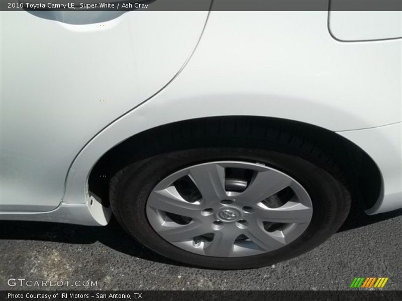 Super White / Ash Gray 2010 Toyota Camry LE