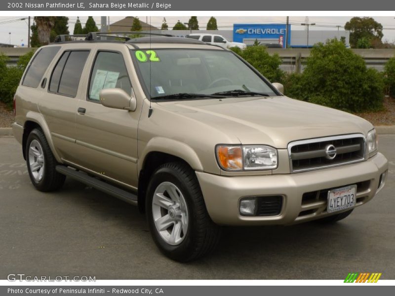 Front 3/4 View of 2002 Pathfinder LE
