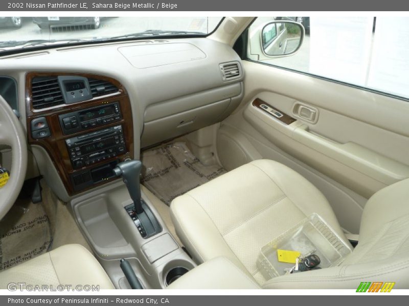 Sahara Beige Metallic / Beige 2002 Nissan Pathfinder LE