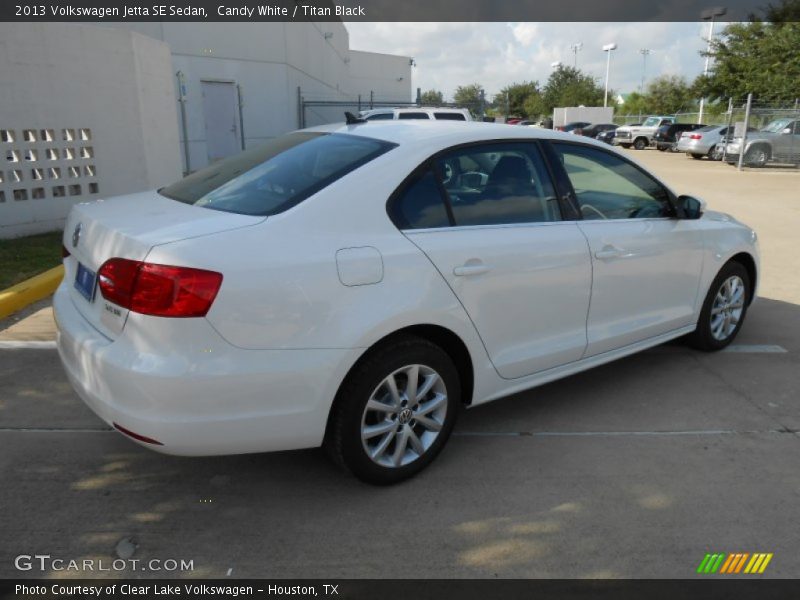 Candy White / Titan Black 2013 Volkswagen Jetta SE Sedan