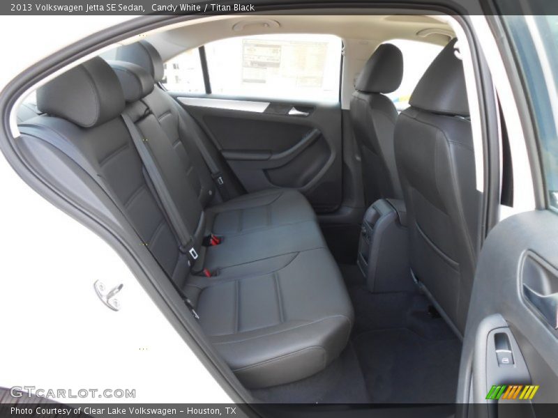 Candy White / Titan Black 2013 Volkswagen Jetta SE Sedan