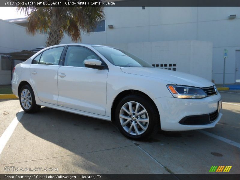 Candy White / Cornsilk Beige 2013 Volkswagen Jetta SE Sedan