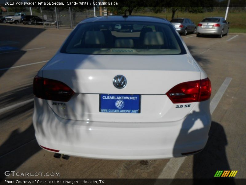 Candy White / Cornsilk Beige 2013 Volkswagen Jetta SE Sedan