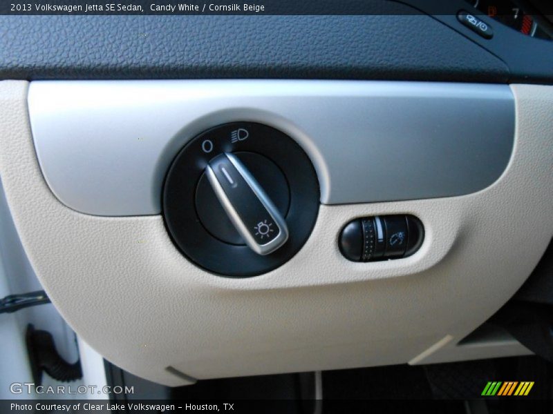 Candy White / Cornsilk Beige 2013 Volkswagen Jetta SE Sedan