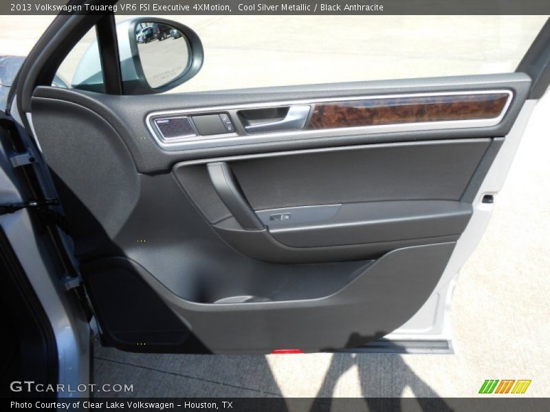 Cool Silver Metallic / Black Anthracite 2013 Volkswagen Touareg VR6 FSI Executive 4XMotion